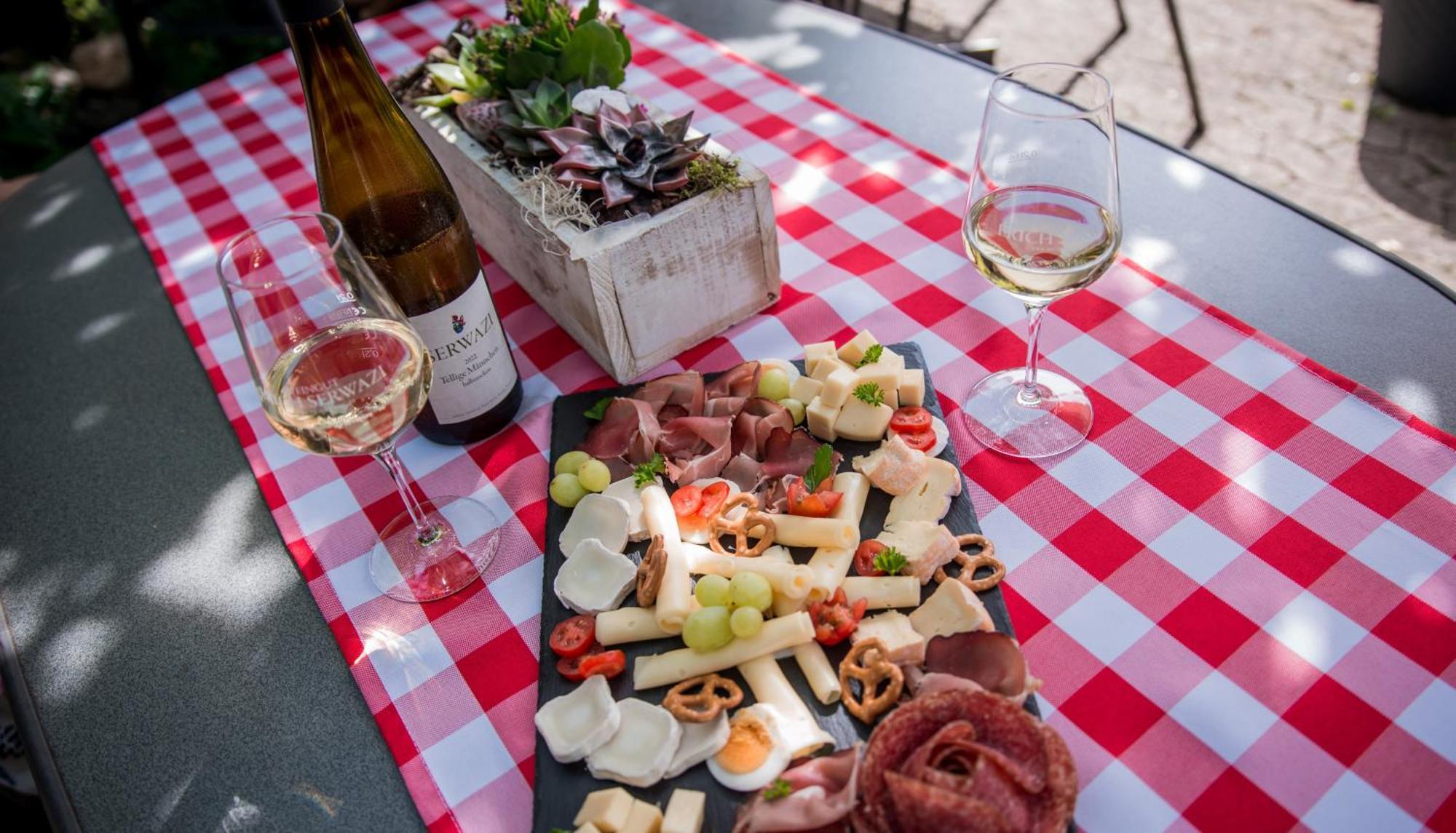 Weingut Erich Serwazi เมเซอนิค ภายนอก รูปภาพ